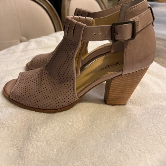 Sandals - Picture 2 of 5